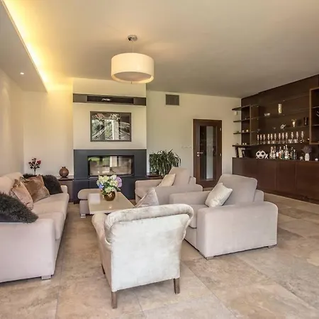 Luxury Near Prague With Pool And Tennis Court Villa Cestlice