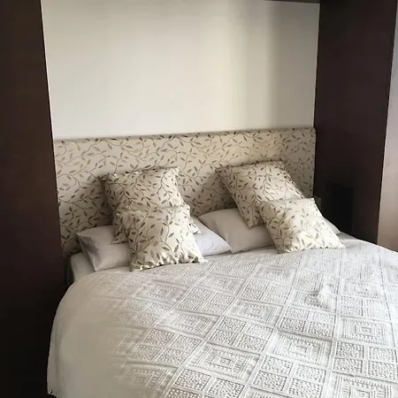 Luxury Near Prague With Pool And Tennis Court וילה