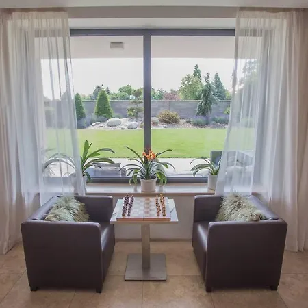Luxury Near Prague With Pool And Tennis Court וילה