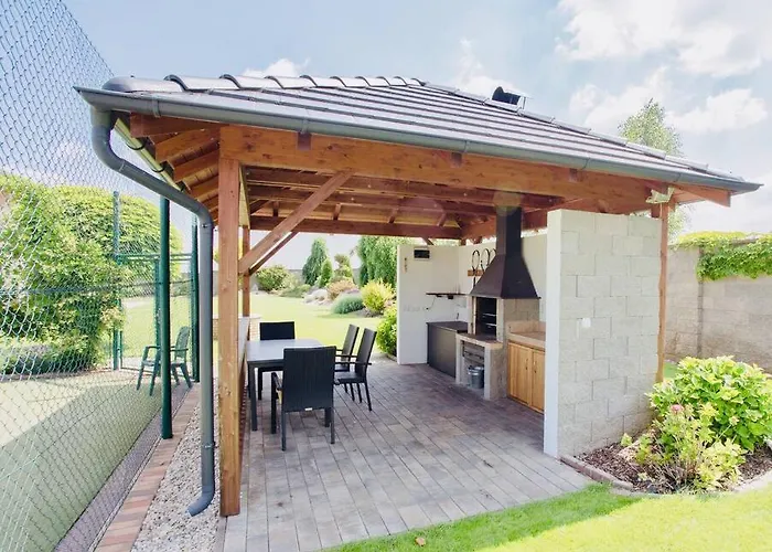 וילה Luxury Near Prague With Pool And Tennis Court צ'סטליצה
