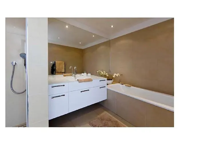 Luxury Near Prague With Pool And Tennis Court וילה