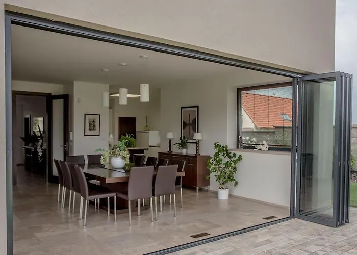 וילה Luxury Near Prague With Pool And Tennis Court צ'סטליצה