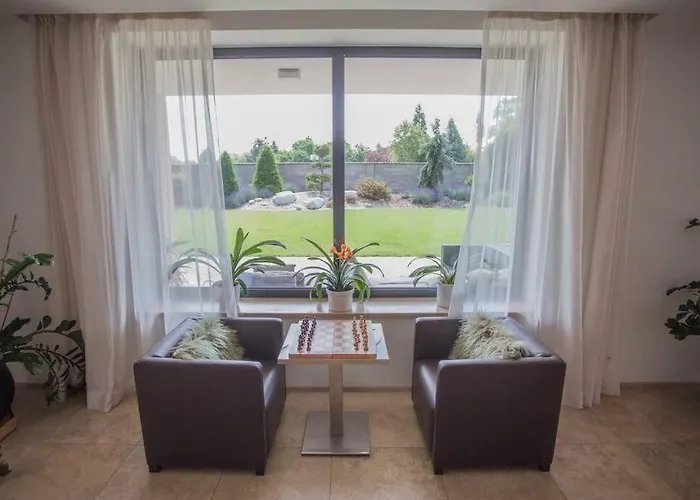 Luxury Near Prague With Pool And Tennis Court וילה